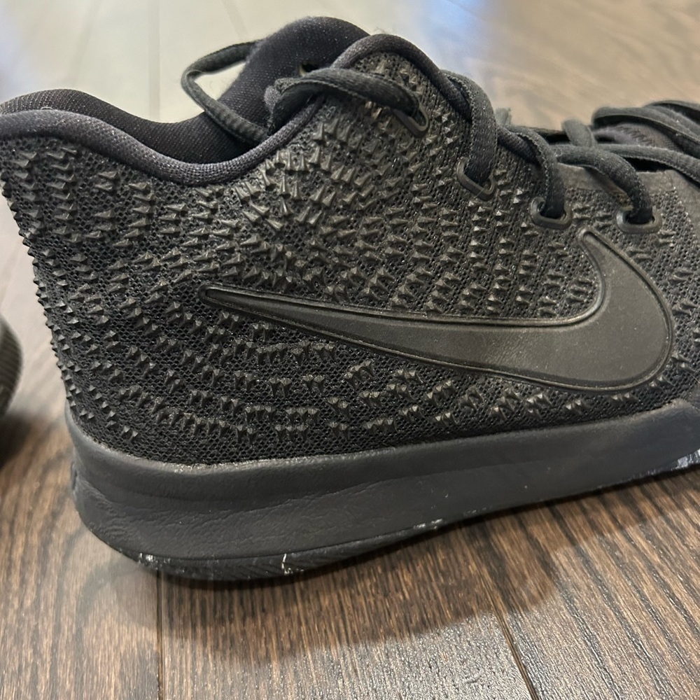 Nike Kyrie 3 Black marble basketball - Picture 4 of 11